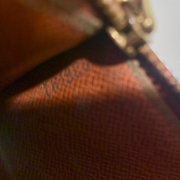Louis Vuitton Sarah Wallet Corner wear and rubbing - Picture 10 of 11